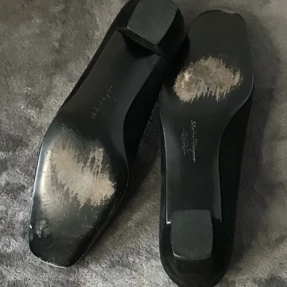 Salvatore Ferragamo Guendy Black‎ Suede Patent made in Italy chain pump sz 6.5